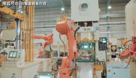 炊具智能工廠內鍋智能拉伸線與機器人的研發應用